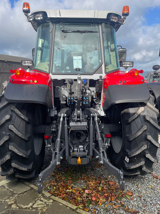 Massey Ferguson 5s 115 C/W Loader